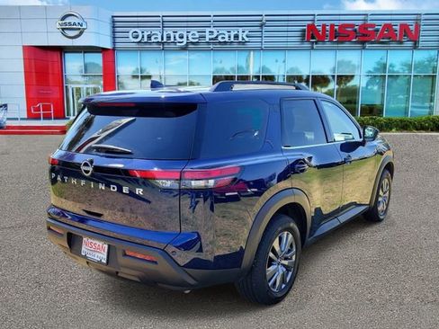 Used 2025 Nissan Pathfinder SV FWD image 2