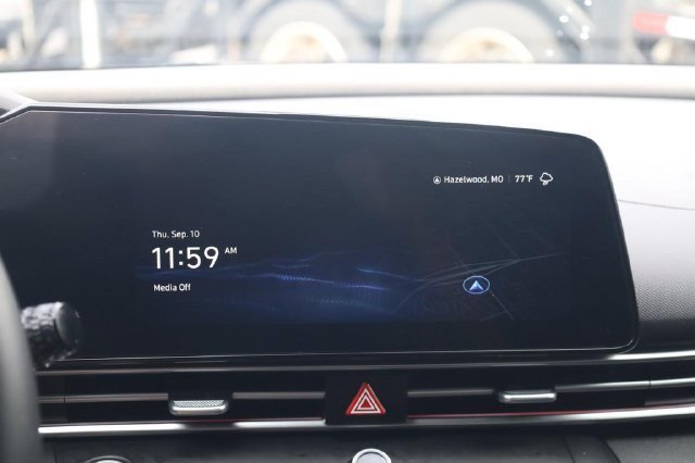 Used 2025 Hyundai Elantra SEL FWD image 13