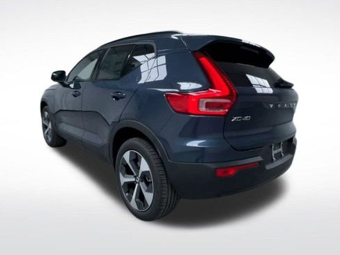 New 2026 Volvo XC40 B5 Core w/ Climate Package image 22