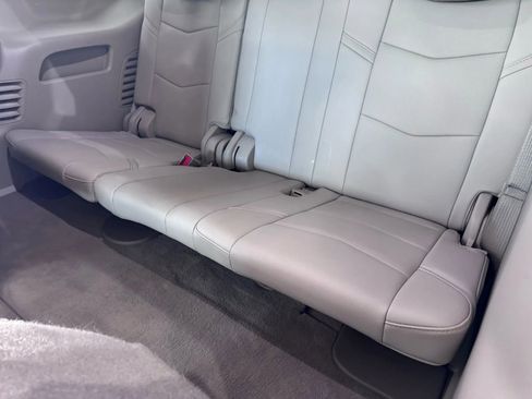 Used 2019 Cadillac Escalade Luxury image 22