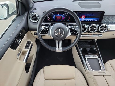 Used 2025 Mercedes-Benz GLB 250 image 18