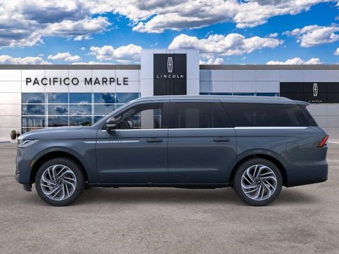 New 2026 Lincoln Navigator L Reserve AWD/4WD image 3