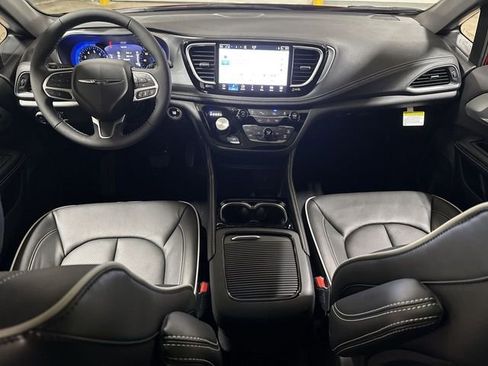 New 2026 Chrysler Pacifica Limited AWD/4WD image 10
