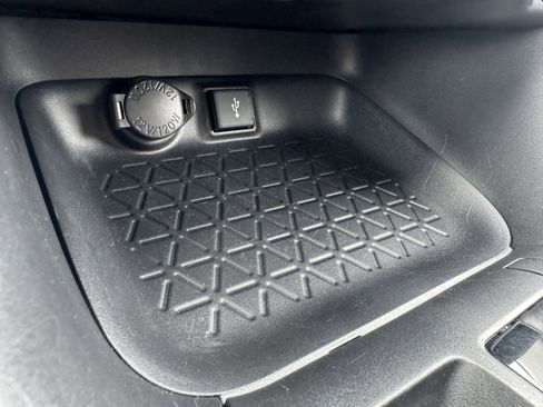 Used 2021 Toyota RAV4 LE AWD/4WD image 27
