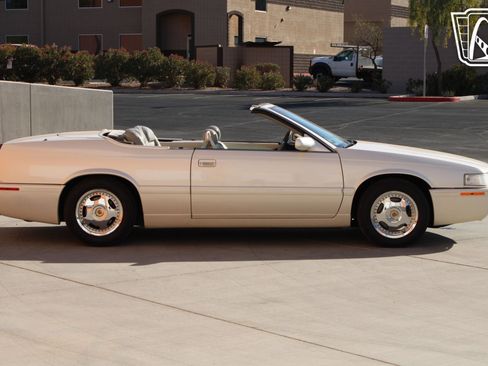 Used 2002 Cadillac Eldorado Touring w/ Preffered Equipment Group image 25