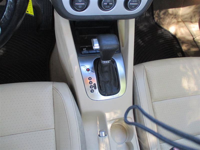 Used 2010 Volkswagen Eos Komfort FWD image 15