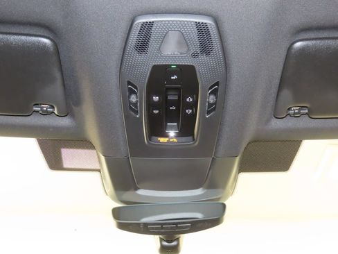 Used 2025 Porsche Macan 4 Electric w/ Premium Package AWD/4WD image 32