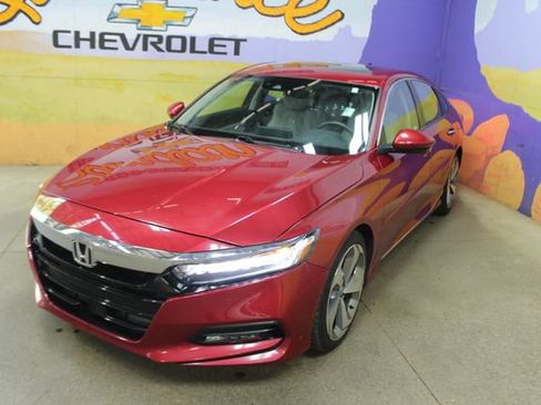 Used 2018 Honda Accord Touring image 4