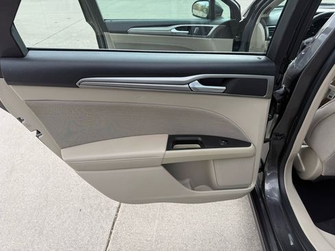 Used 2019 Ford Fusion SE image 14