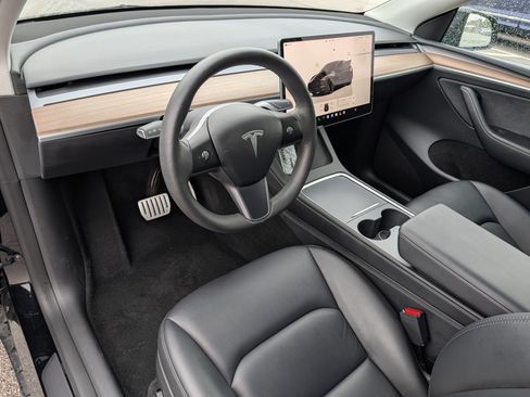 Used 2023 Tesla Model Y Long Range AWD/4WD image 18