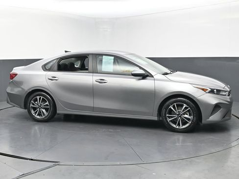 Used 2023 Kia Forte LXS image 47