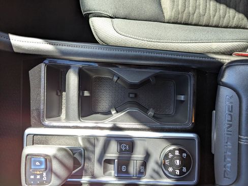 Used 2022 Nissan Pathfinder S AWD/4WD image 25