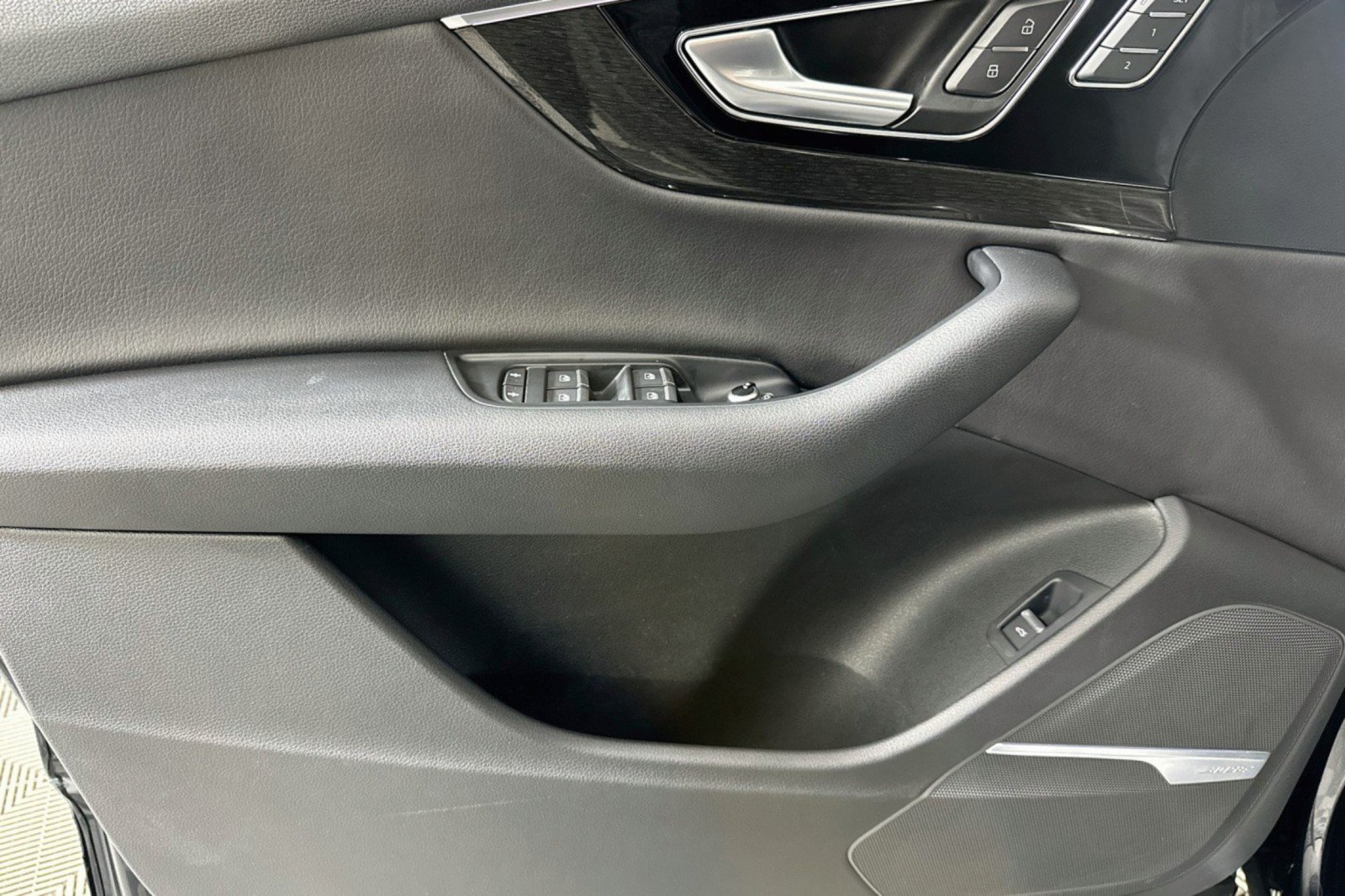 Used 2018 Audi Q7 3.0T Prestige w/ Prestige Package AWD/4WD image 22