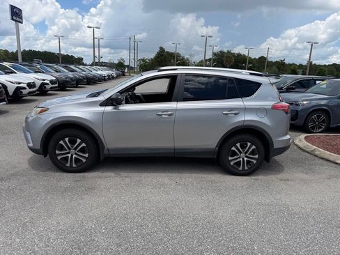 Used 2016 Toyota RAV4 LE FWD image 9