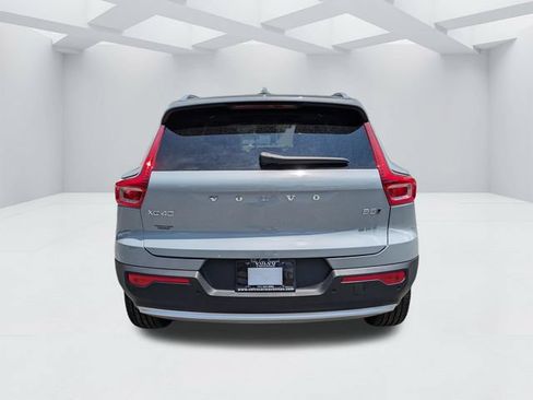 Certified 2025 Volvo XC40 B5 Core AWD/4WD image 6