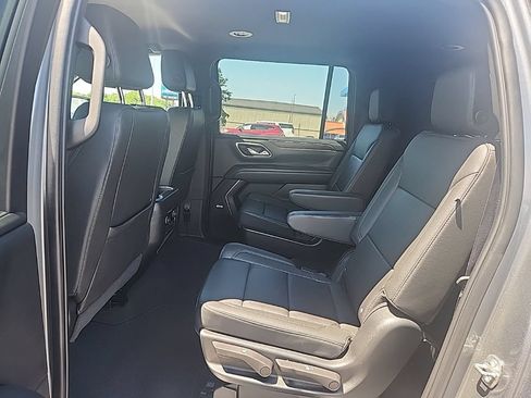 Certified 2022 Chevrolet Suburban Z71 w/ Luxury Package AWD/4WD image 12