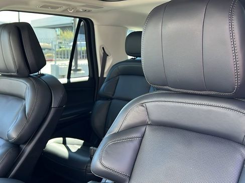 New 2025 Lincoln Navigator Reserve image 7