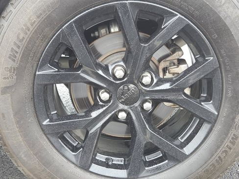 Used 2024 Jeep Grand Cherokee Altitude image 11