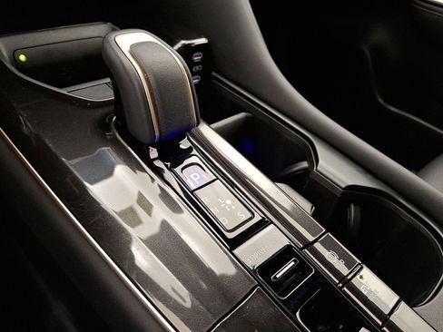 Certified 2025 Toyota Crown Signia image 12