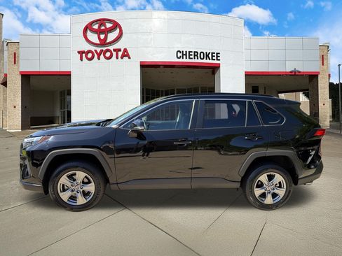 Used 2024 Toyota RAV4 XLE FWD image 8