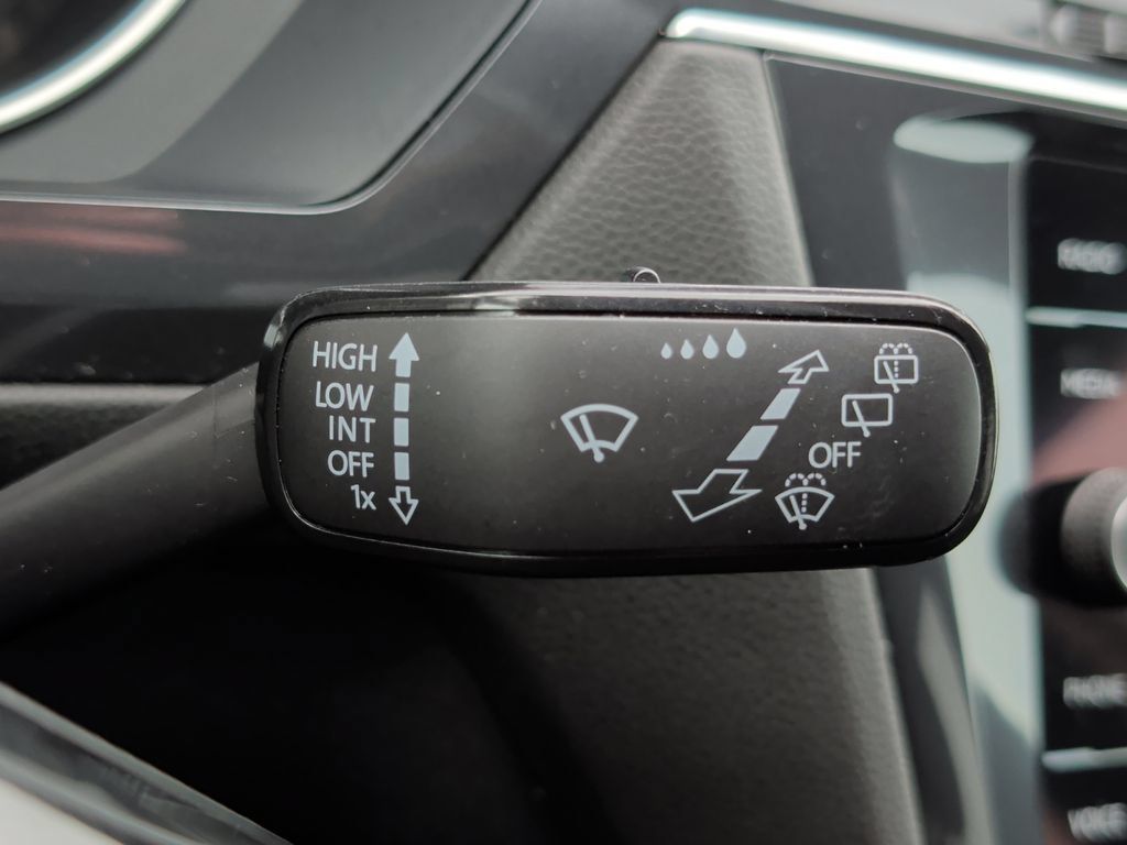 Used 2020 Volkswagen Tiguan SE AWD/4WD image 45