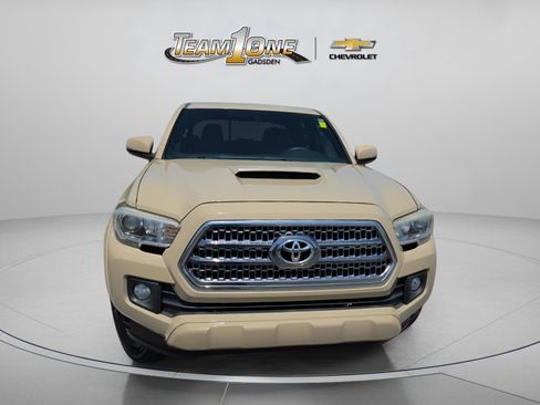 Used 2016 Toyota Tacoma TRD Sport image 2