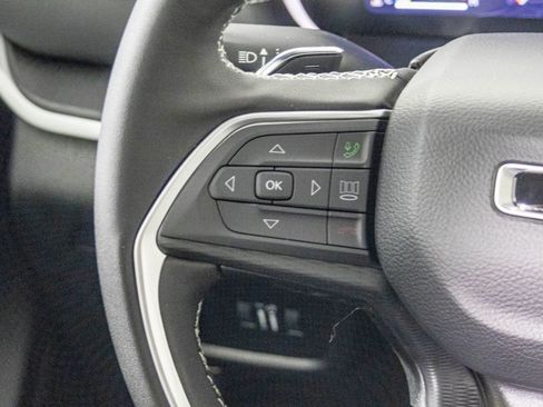 New 2025 Jeep Grand Cherokee Altitude image 30