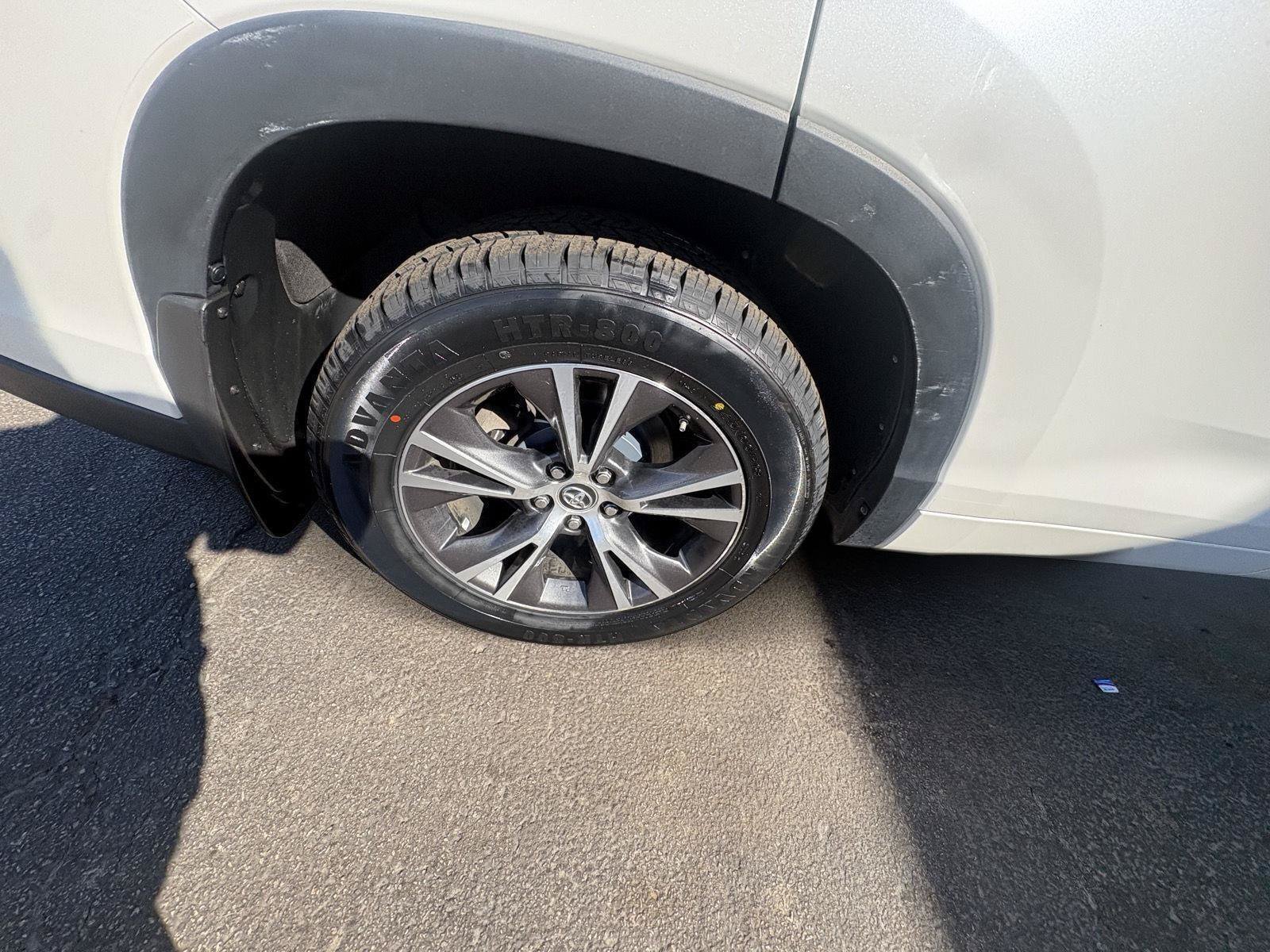 Used 2018 Toyota Highlander Plus AWD/4WD image 12