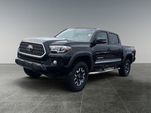 Used 2019 Toyota Tacoma TRD Off-Road w/ TRD Premium Off Road Package image 3