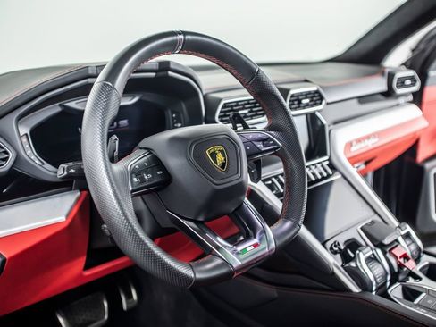 Used 2021 Lamborghini Urus AWD/4WD image 23