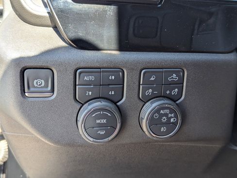 Certified 2025 Chevrolet Silverado 2500 LTZ w/ LTZ Convenience Package image 30