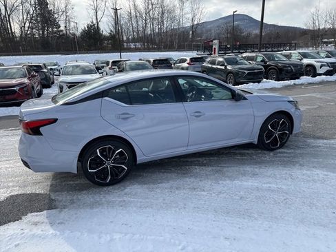 Used 2025 Nissan Altima 2.5 SR image 19