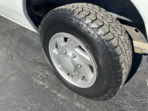 Used 2010 Ford E-150 and Econoline 150 image 10