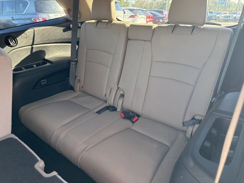 Used 2019 Honda Pilot Touring image 8