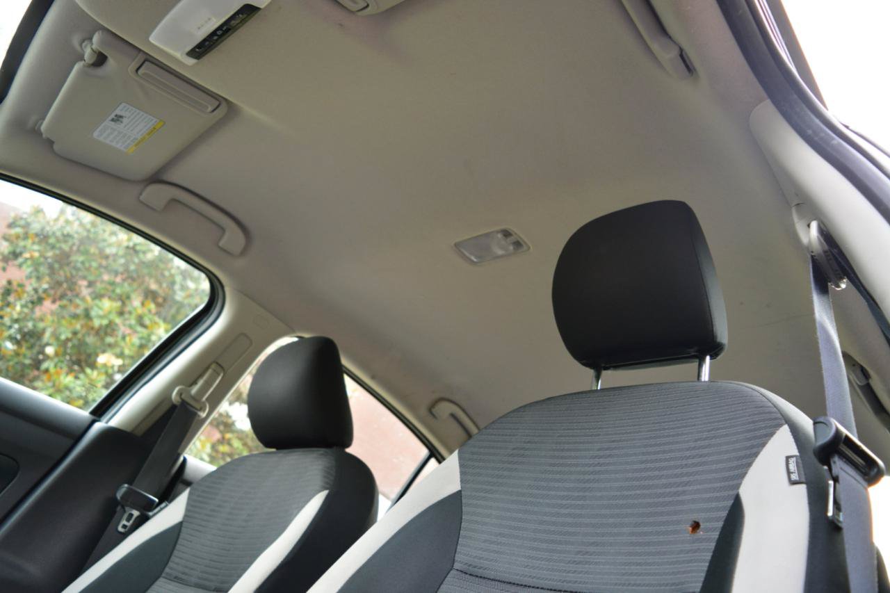 Used 2021 Nissan Versa SV FWD image 12