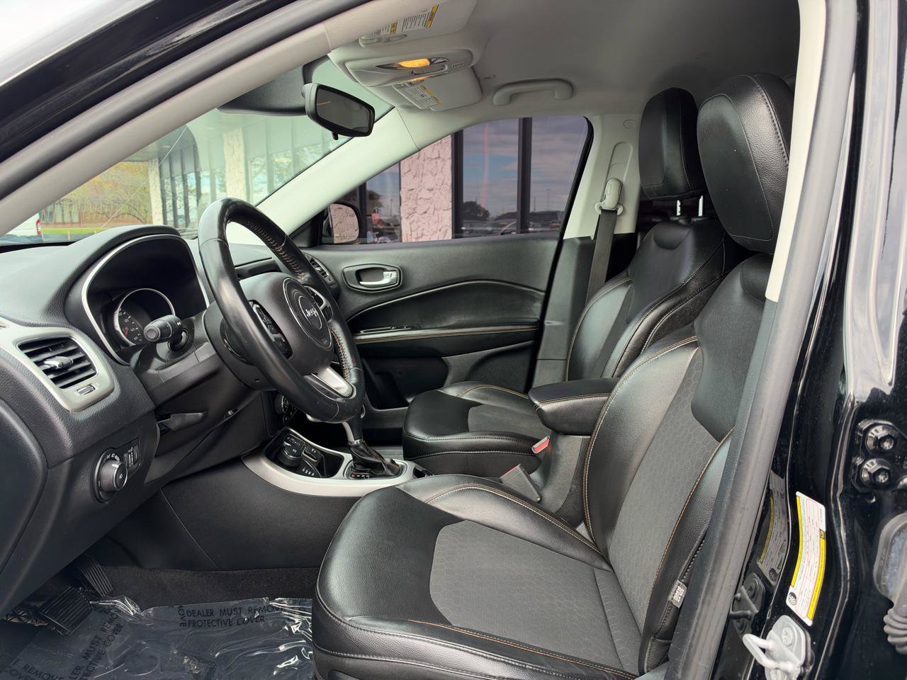 Used 2018 Jeep Compass Latitude w/ Cold Weather Group AWD/4WD image 2