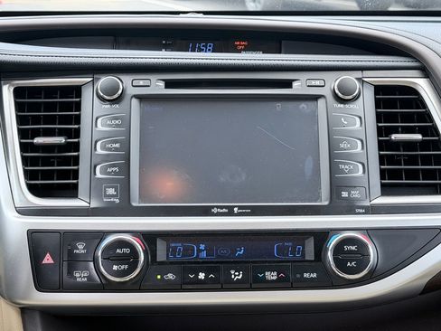Used 2015 Toyota Highlander Limited w/ Driver Technology Package FWD image 19