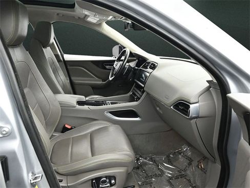 Used 2020 Jaguar F-PACE R-Sport image 21