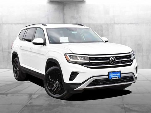 Certified 2023 Volkswagen Atlas SE w/ Black Wheel Package AWD/4WD image 2