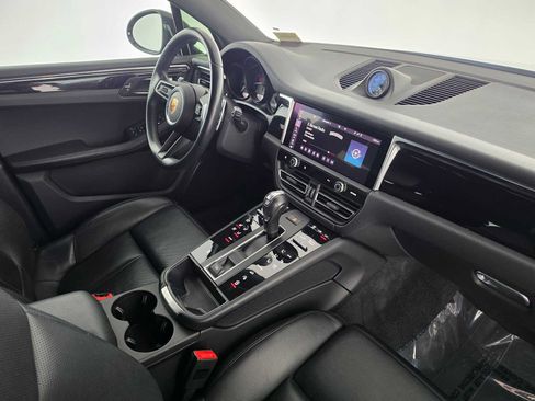 Used 2024 Porsche Macan AWD/4WD image 11