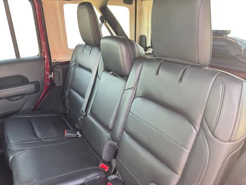 Used 2021 Jeep Wrangler Unlimited Sahara AWD/4WD image 16