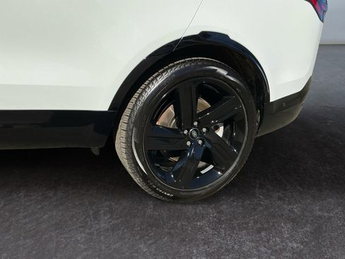Used 2023 Land Rover Discovery HSE R-Dynamic AWD/4WD image 9