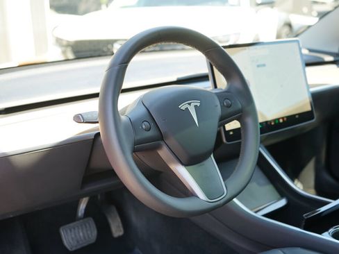 Used 2020 Tesla Model 3 Standard Range Plus RWD image 4