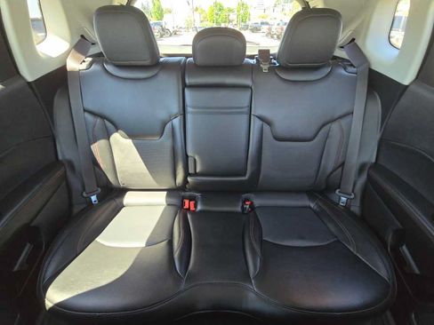 Used 2019 Jeep Compass Trailhawk w/ Leather Interior Group AWD/4WD image 17