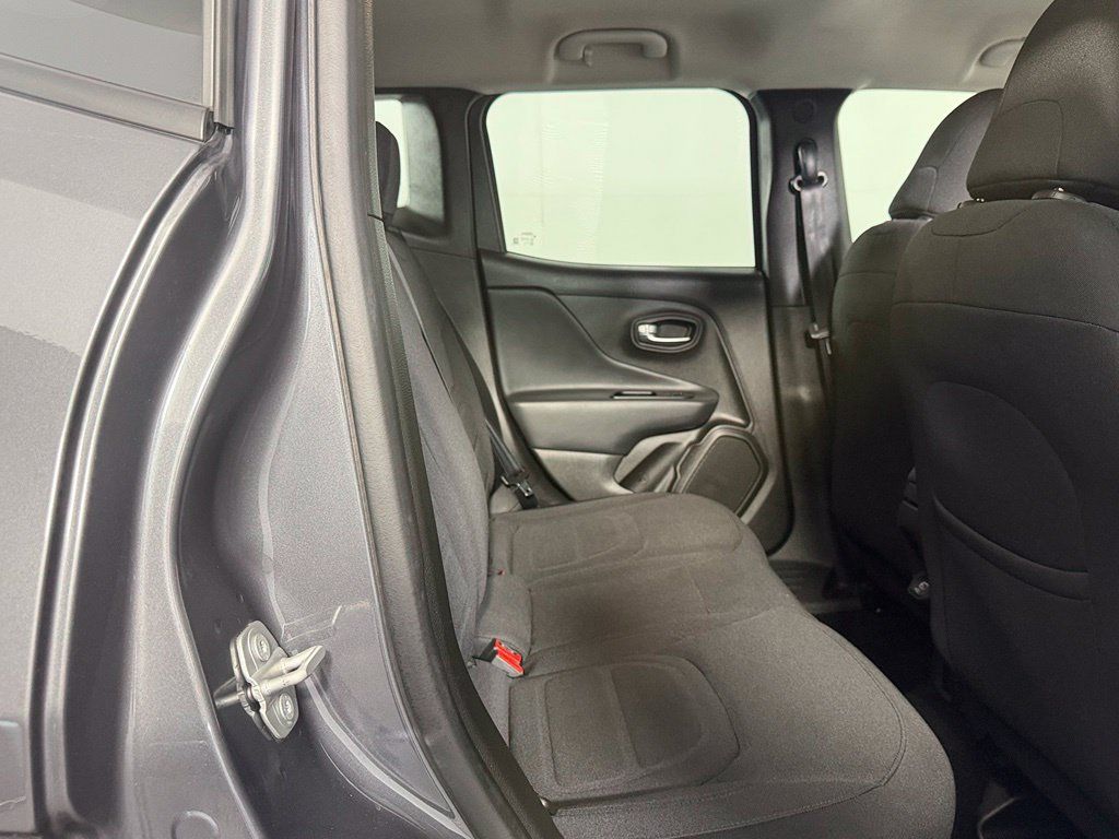 Used 2022 Jeep Renegade Latitude AWD/4WD image 21