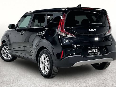 Used 2025 Kia Soul LX w/ LX Technology Package FWD image 15