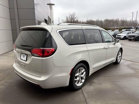 Used 2019 Chrysler Pacifica Limited w/ Advanced Safetytec Group image 7