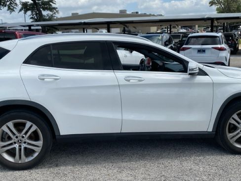 Used 2019 Mercedes-Benz GLA 250 4MATIC image 3