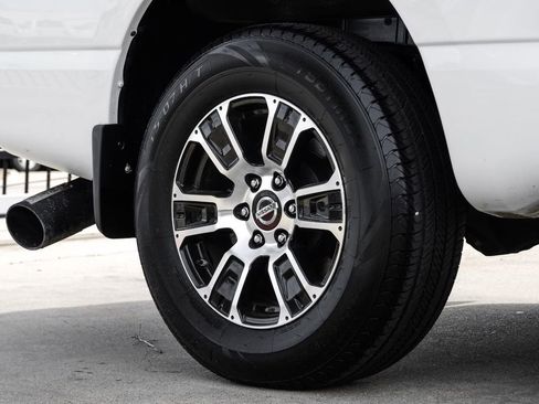 Used 2021 Nissan Titan SV image 54