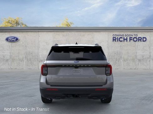 New 2026 Ford Explorer Active RWD image 5